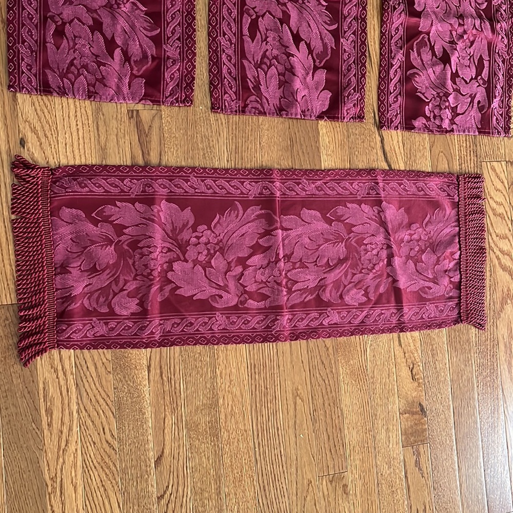 ❤️3/$15❤️Table Runner and Place Mats - Picture 3 of 6